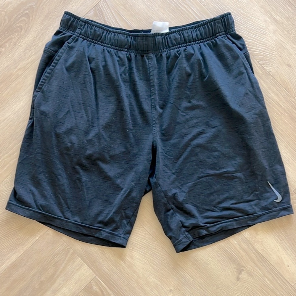 Nike Men's Charcoal Black Athletic Shorts - Size Med - EUC